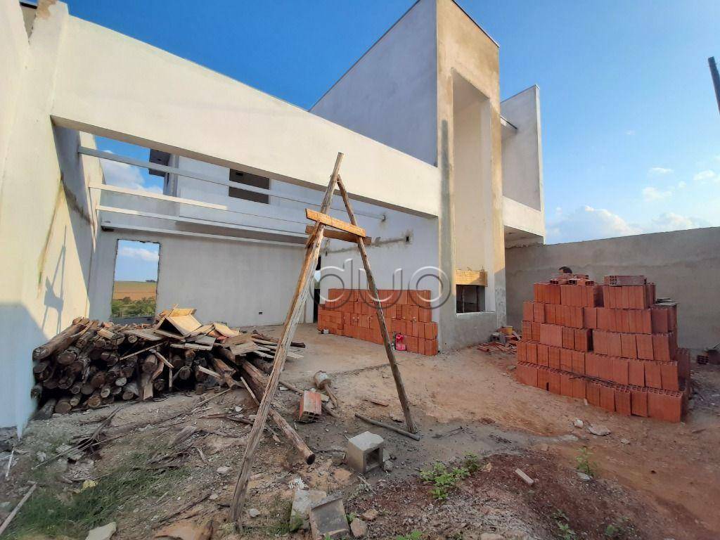 Casa à venda com 3 quartos, 208m² - Foto 1