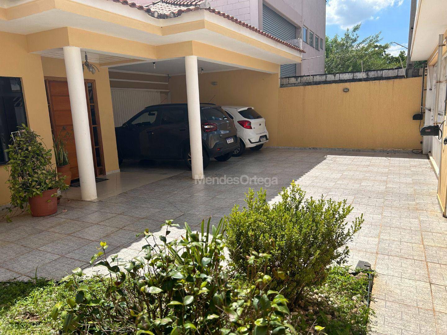 Casa à venda com 4 quartos, 237m² - Foto 4