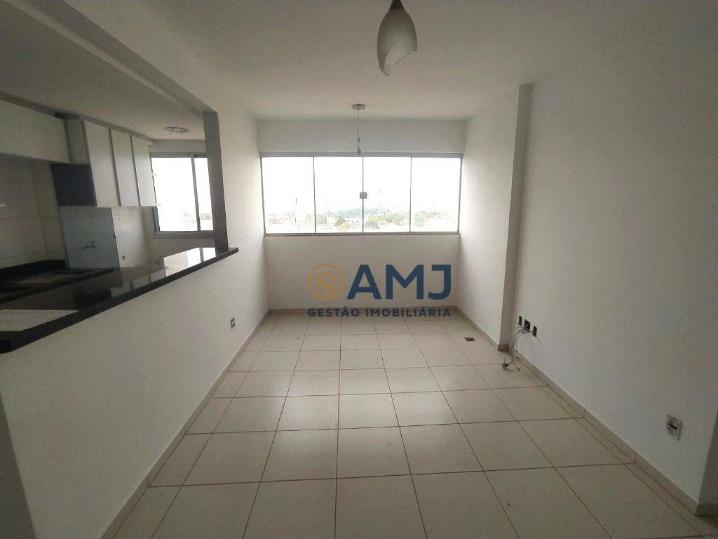 Apartamento à venda com 3 quartos, 74m² - Foto 2