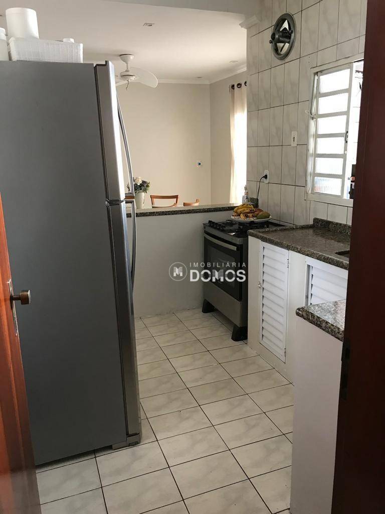 Casa à venda com 4 quartos, 200m² - Foto 23