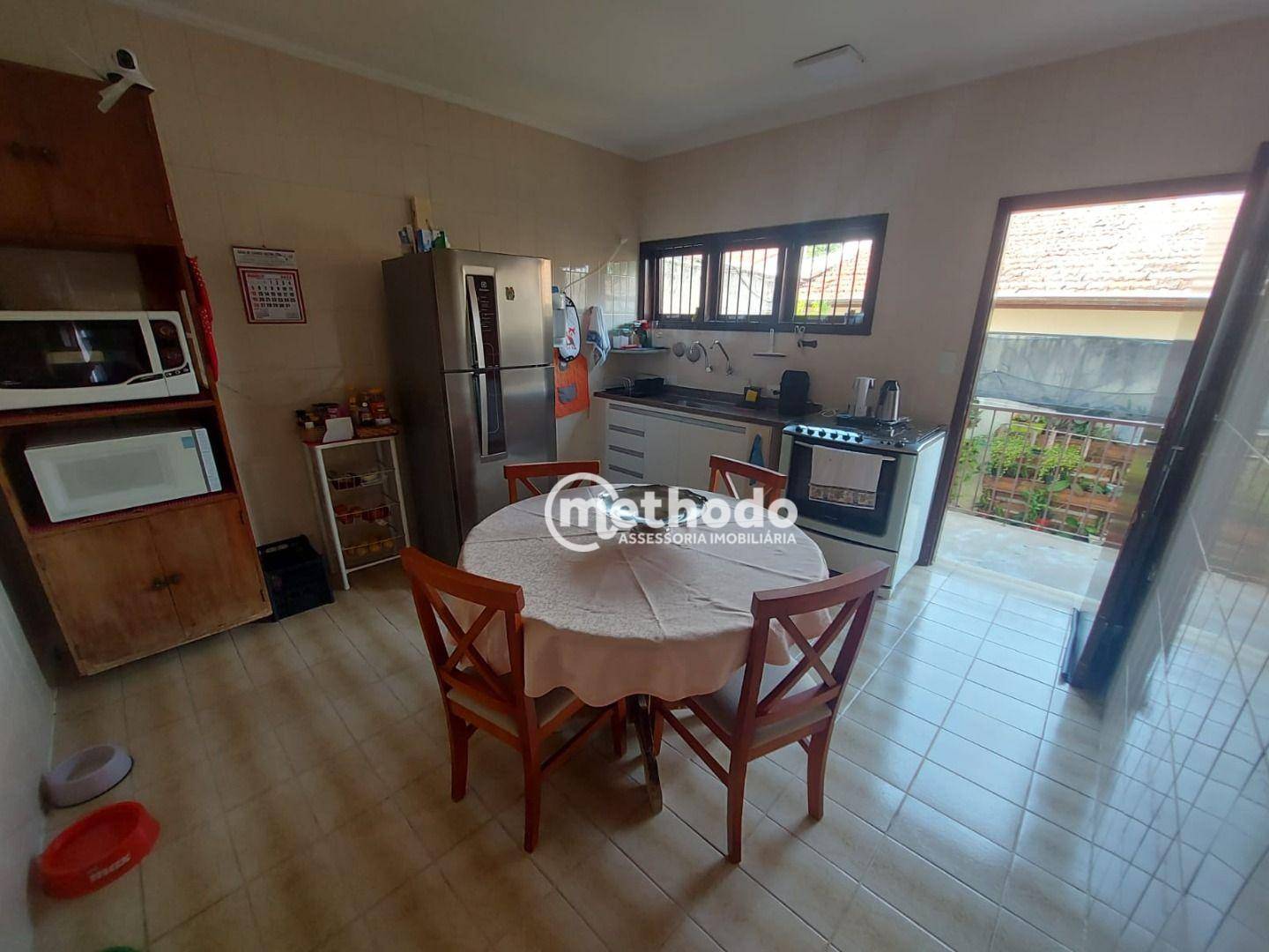 Casa à venda com 3 quartos, 213m² - Foto 2