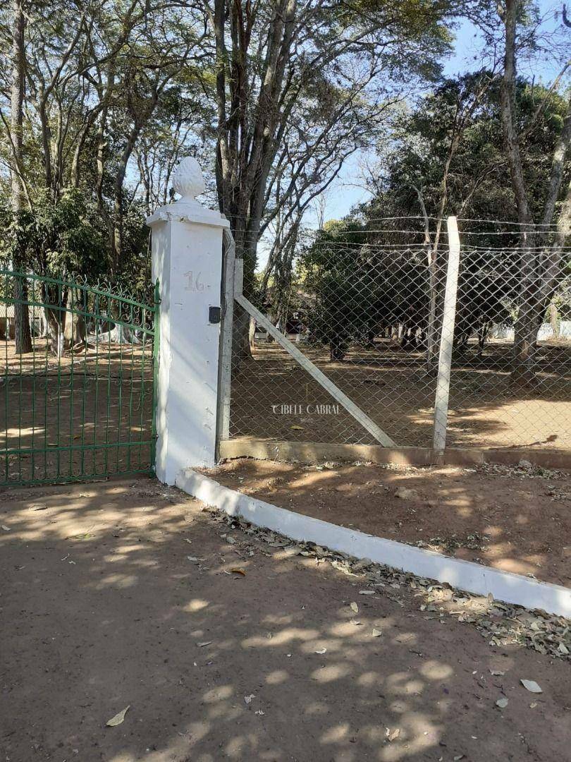 Chácara à venda com 3 quartos, 200m² - Foto 2