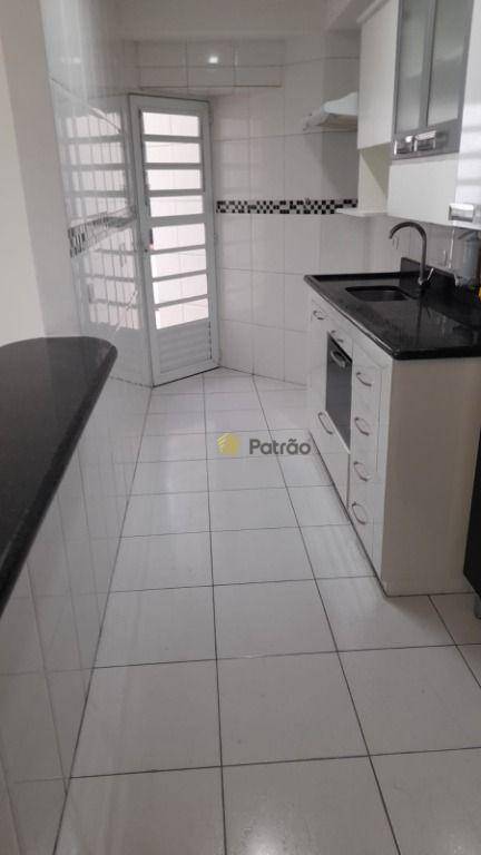 Apartamento para alugar com 2 quartos, 70m² - Foto 6