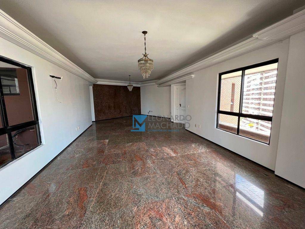 Apartamento à venda com 4 quartos, 230m² - Foto 5