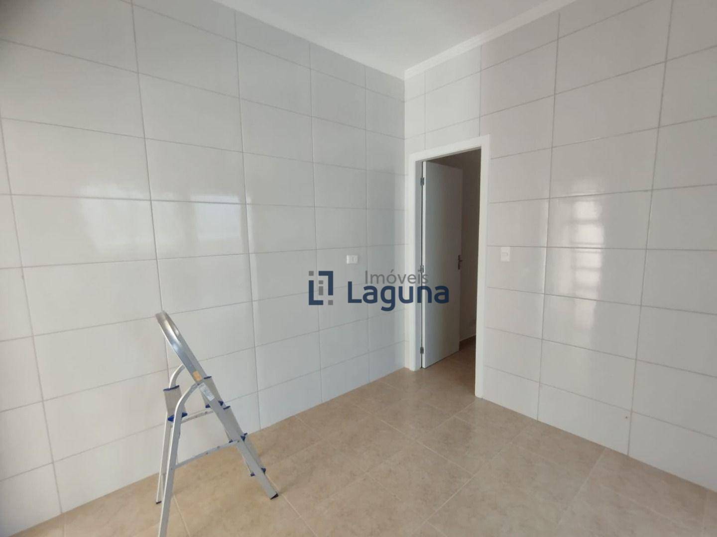 Casa para alugar com 2 quartos, 75m² - Foto 17