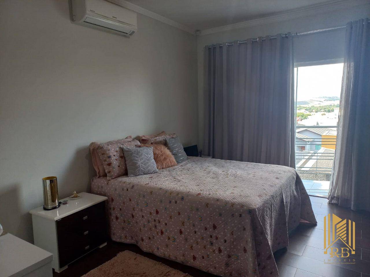 Casa à venda com 5 quartos, 240m² - Foto 9