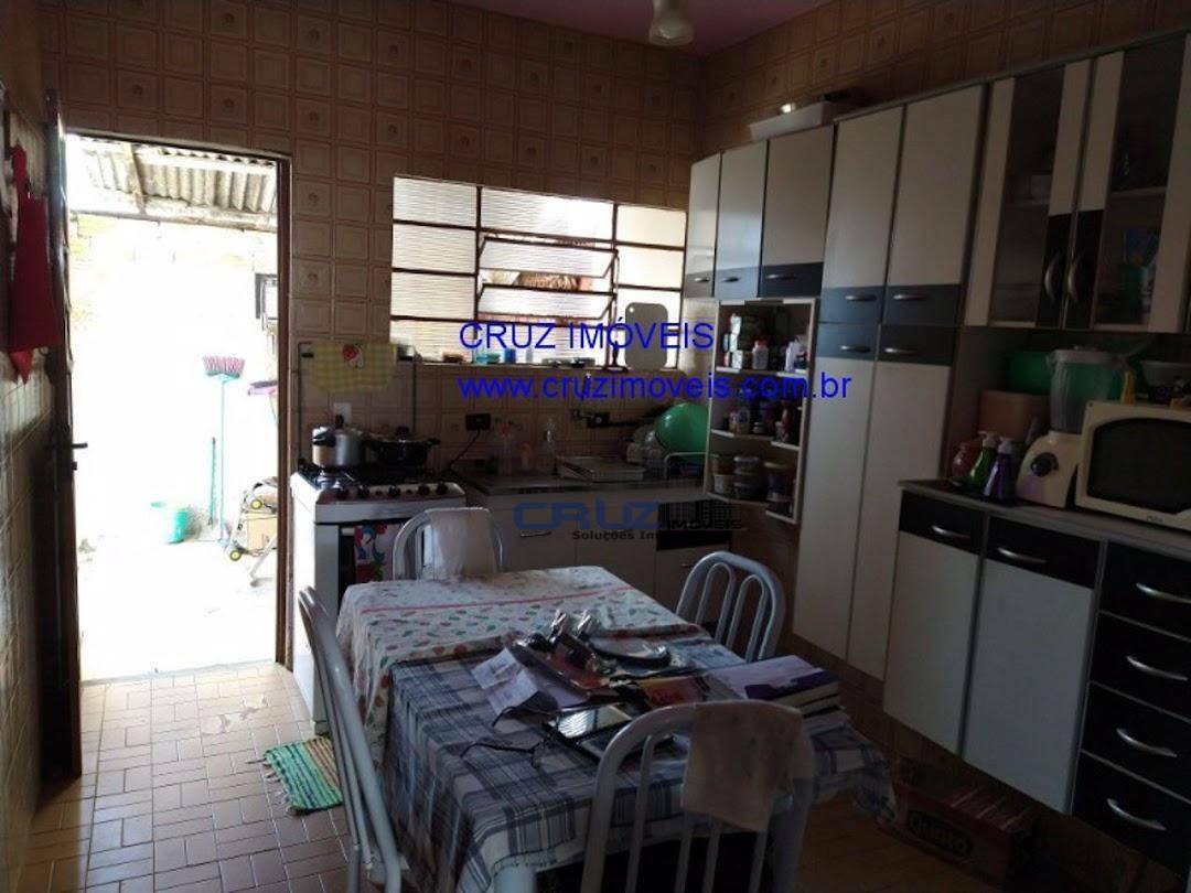 Casa à venda com 2 quartos, 60m² - Foto 5