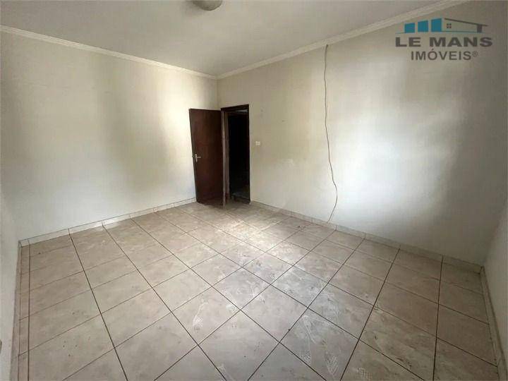 Casa para alugar com 3 quartos, 190m² - Foto 4