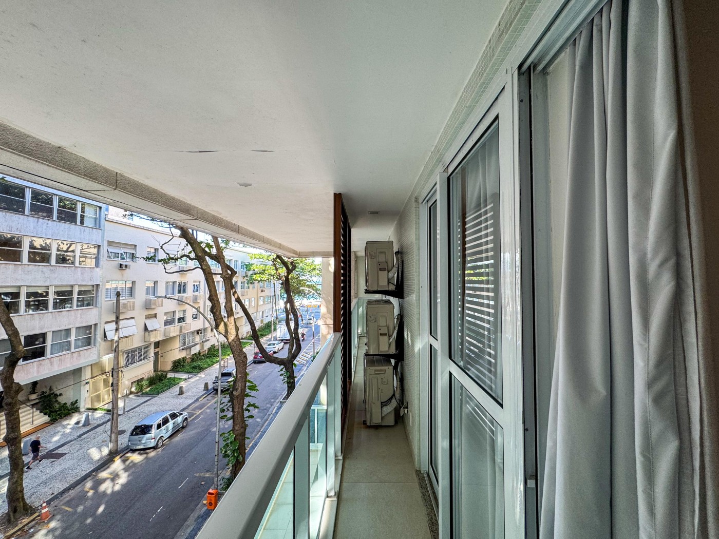 Apartamento à venda com 3 quartos, 199m² - Foto 2