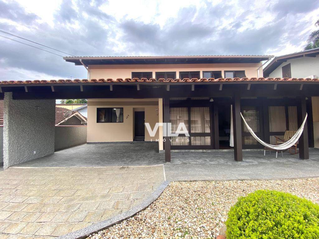 Casa à venda com 3 quartos, 260m² - Foto 1