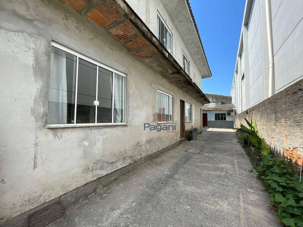 Casa à venda com 4 quartos, 286m² - Foto 1