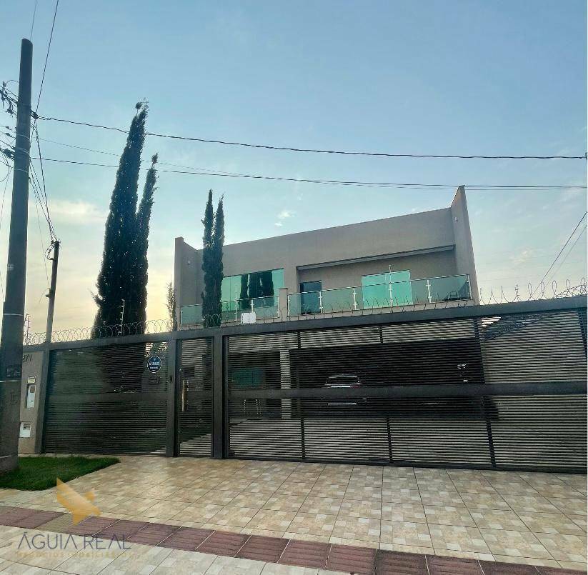 Sobrado à venda com 3 quartos, 351m² - Foto 1