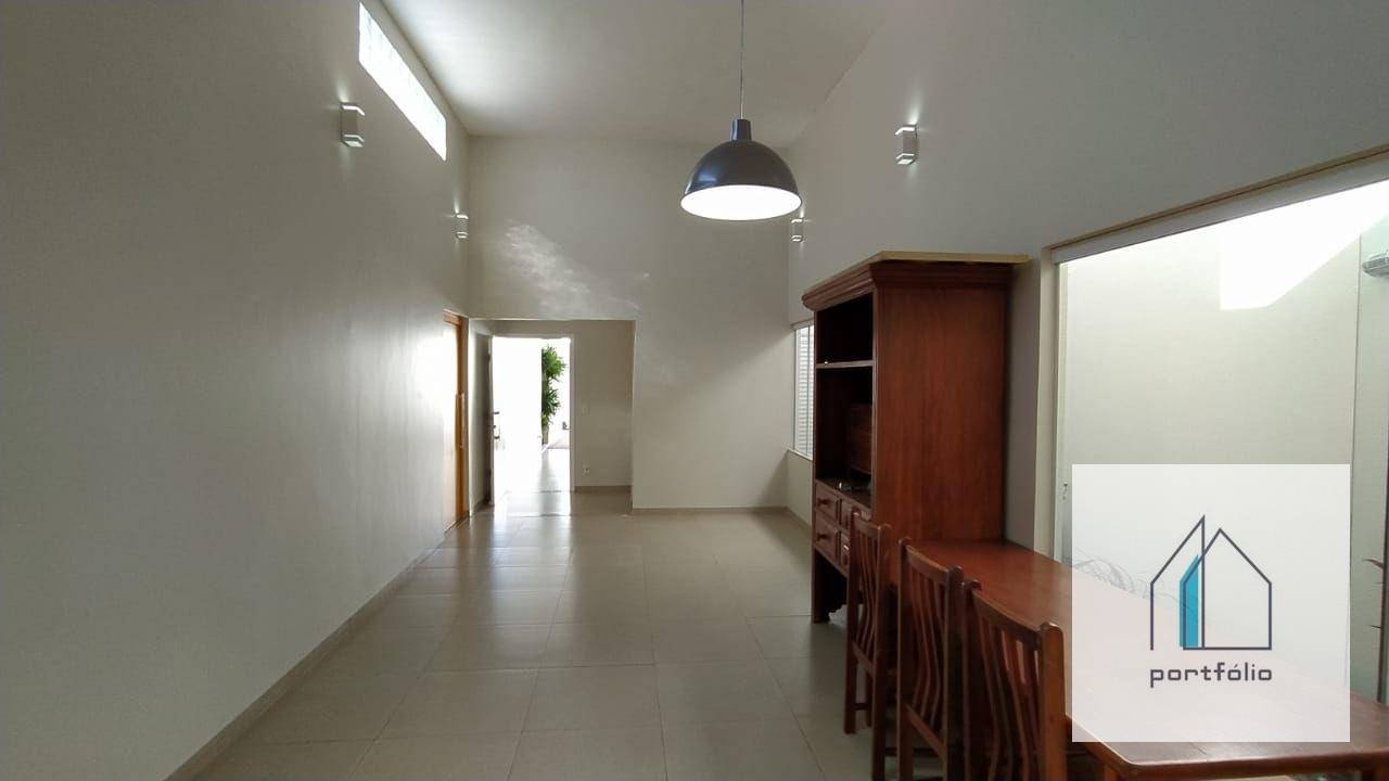 Casa à venda com 4 quartos, 200m² - Foto 5