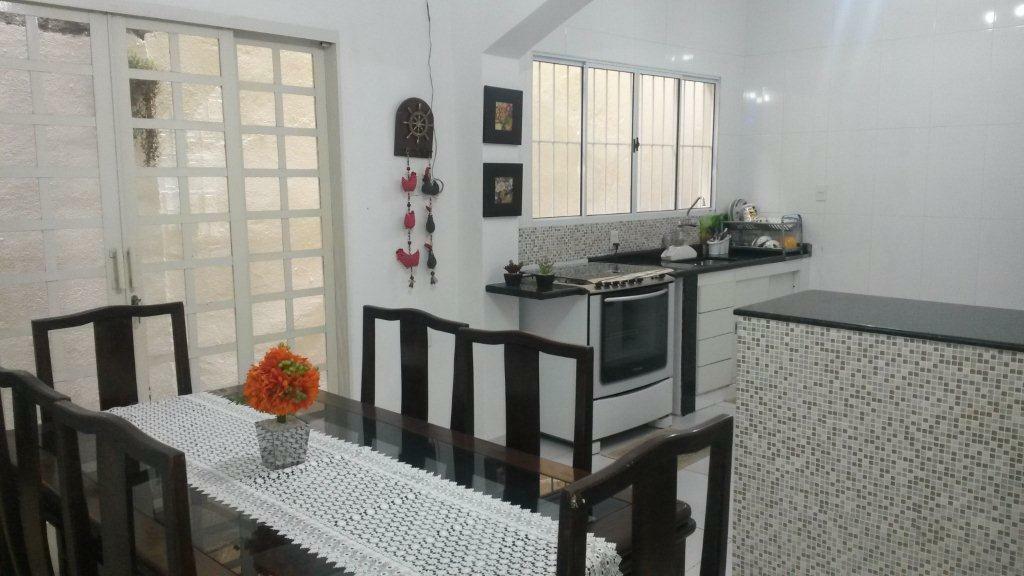 Sobrado à venda com 4 quartos, 210m² - Foto 1