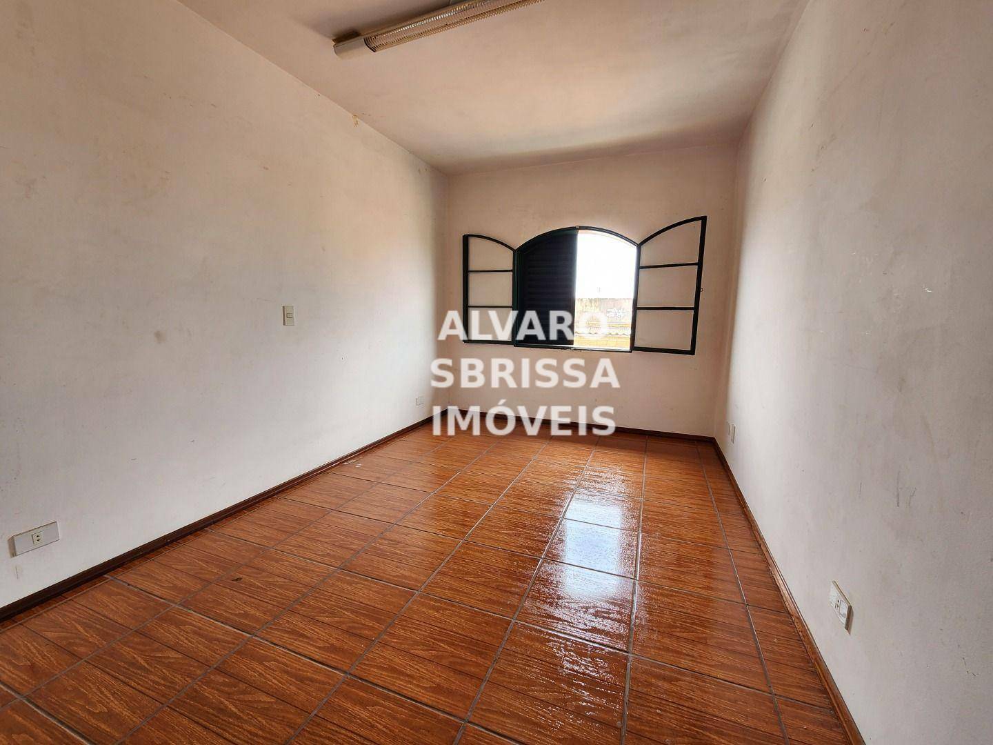 Casa à venda com 3 quartos, 284m² - Foto 8