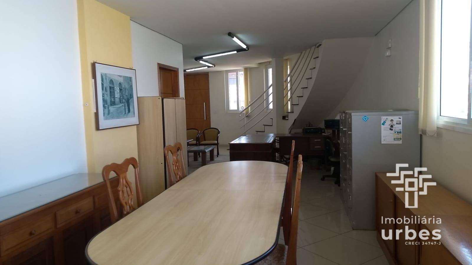 Casa à venda com 3 quartos, 240m² - Foto 18