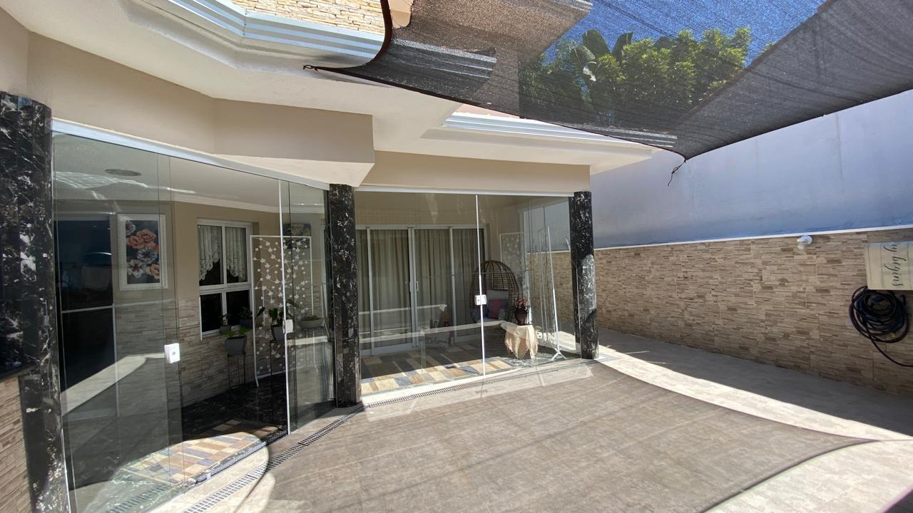 Casa de Condomínio à venda com 3 quartos, 360m² - Foto 1