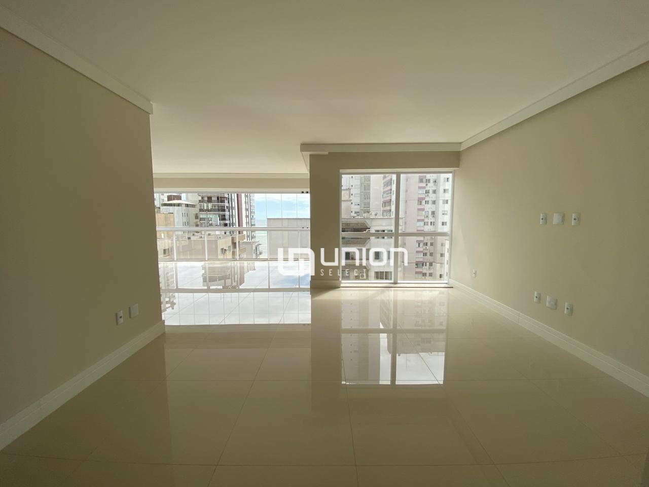 Apartamento à venda com 3 quartos, 141m² - Foto 4