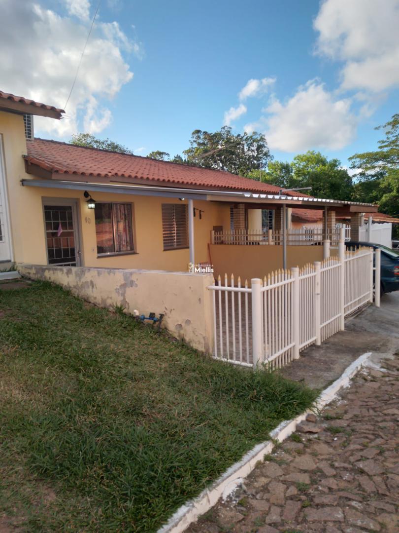 Casa à venda com 2 quartos, 52m² - Foto 1