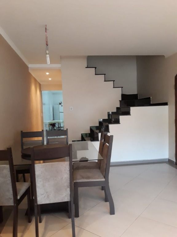 Sobrado à venda com 3 quartos, 244m² - Foto 1