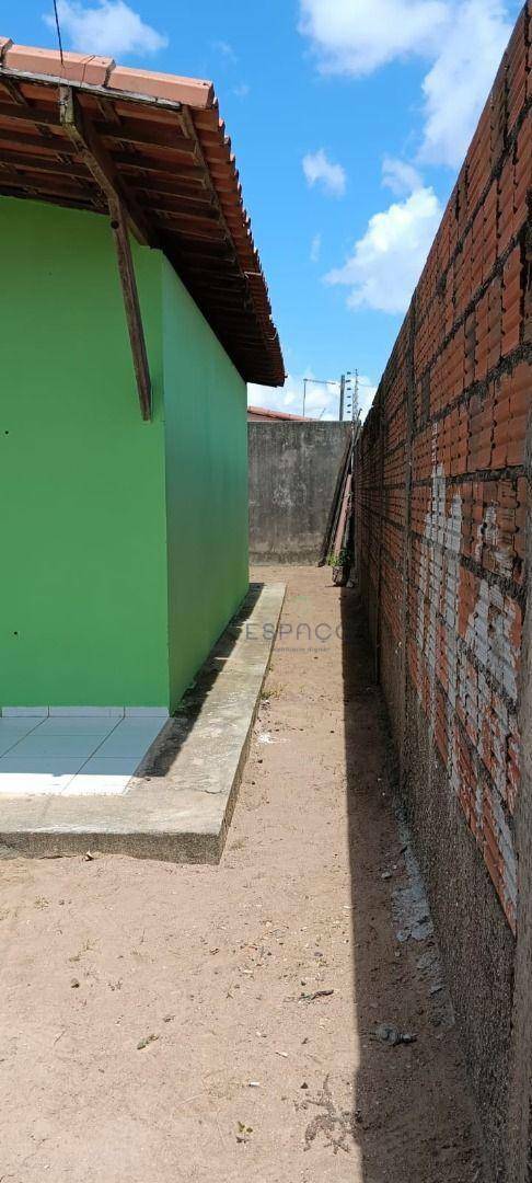 Casa à venda com 2 quartos, 60m² - Foto 2