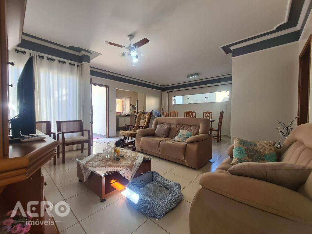 Casa à venda com 3 quartos, 310m² - Foto 11