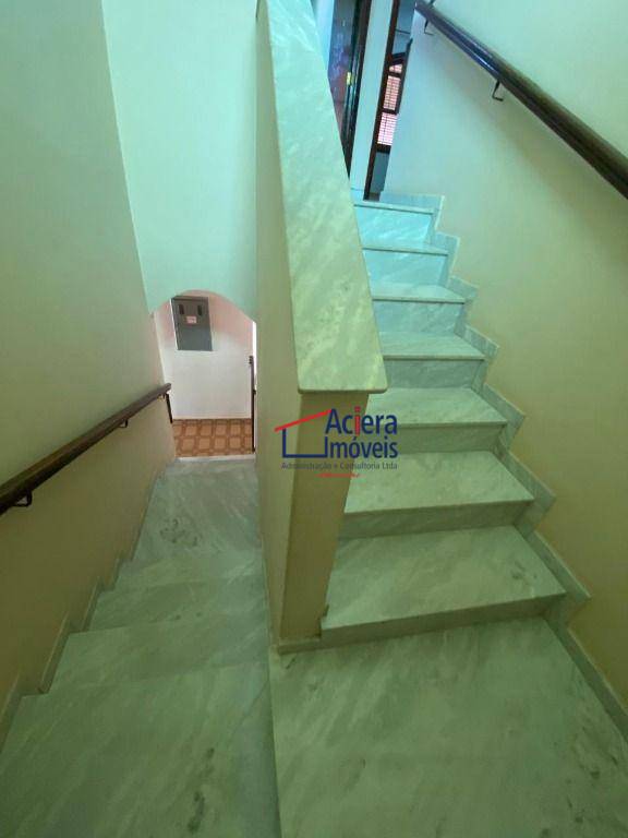 Casa de Condomínio para alugar com 5 quartos, 400m² - Foto 14