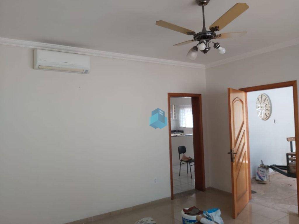 Casa à venda com 3 quartos, 250m² - Foto 4