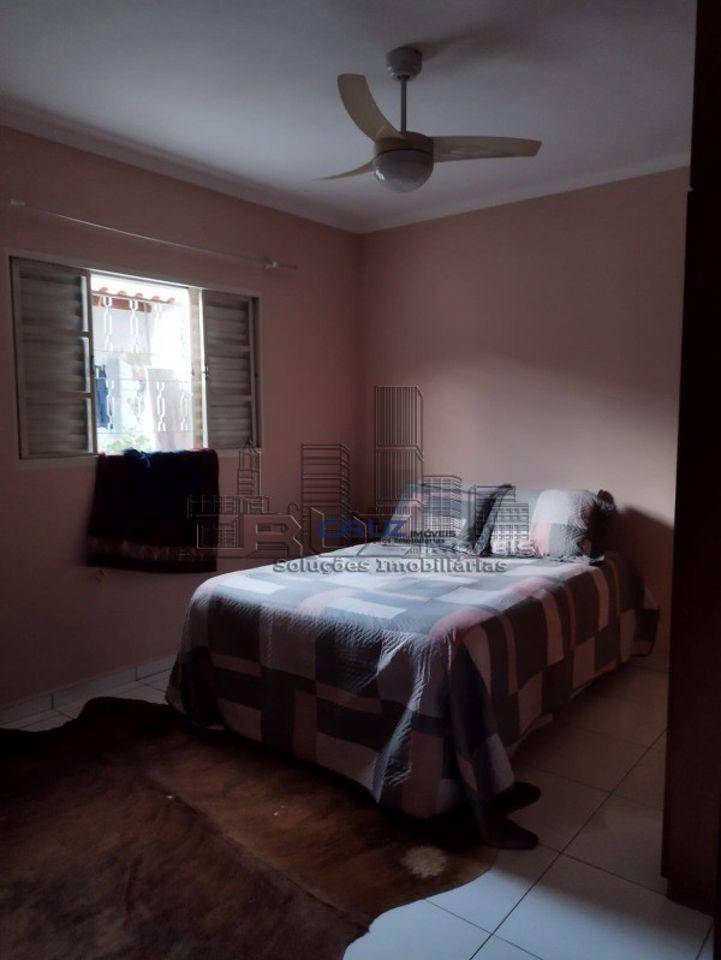 Casa à venda com 3 quartos, 90m² - Foto 1