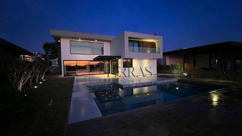 Casa de Condomínio à venda com 5 quartos, 457m² - Foto 1