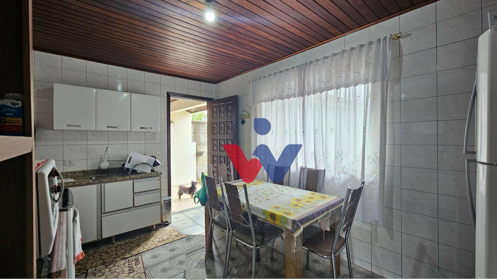 Casa à venda com 3 quartos, 100m² - Foto 4