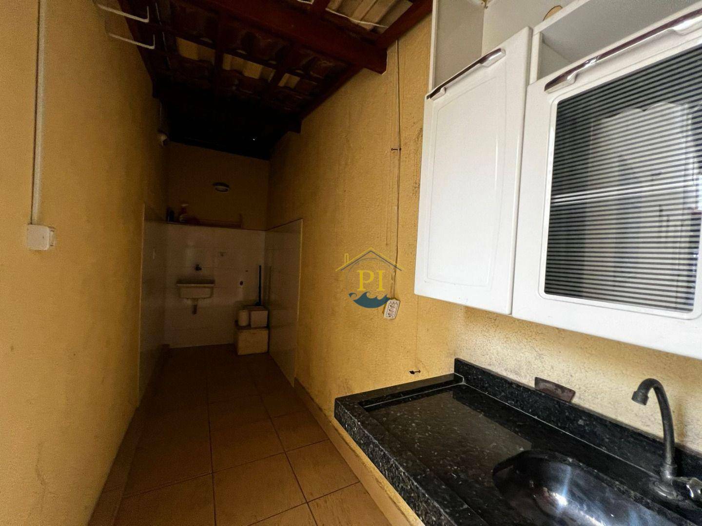 Casa à venda com 2 quartos, 70m² - Foto 4