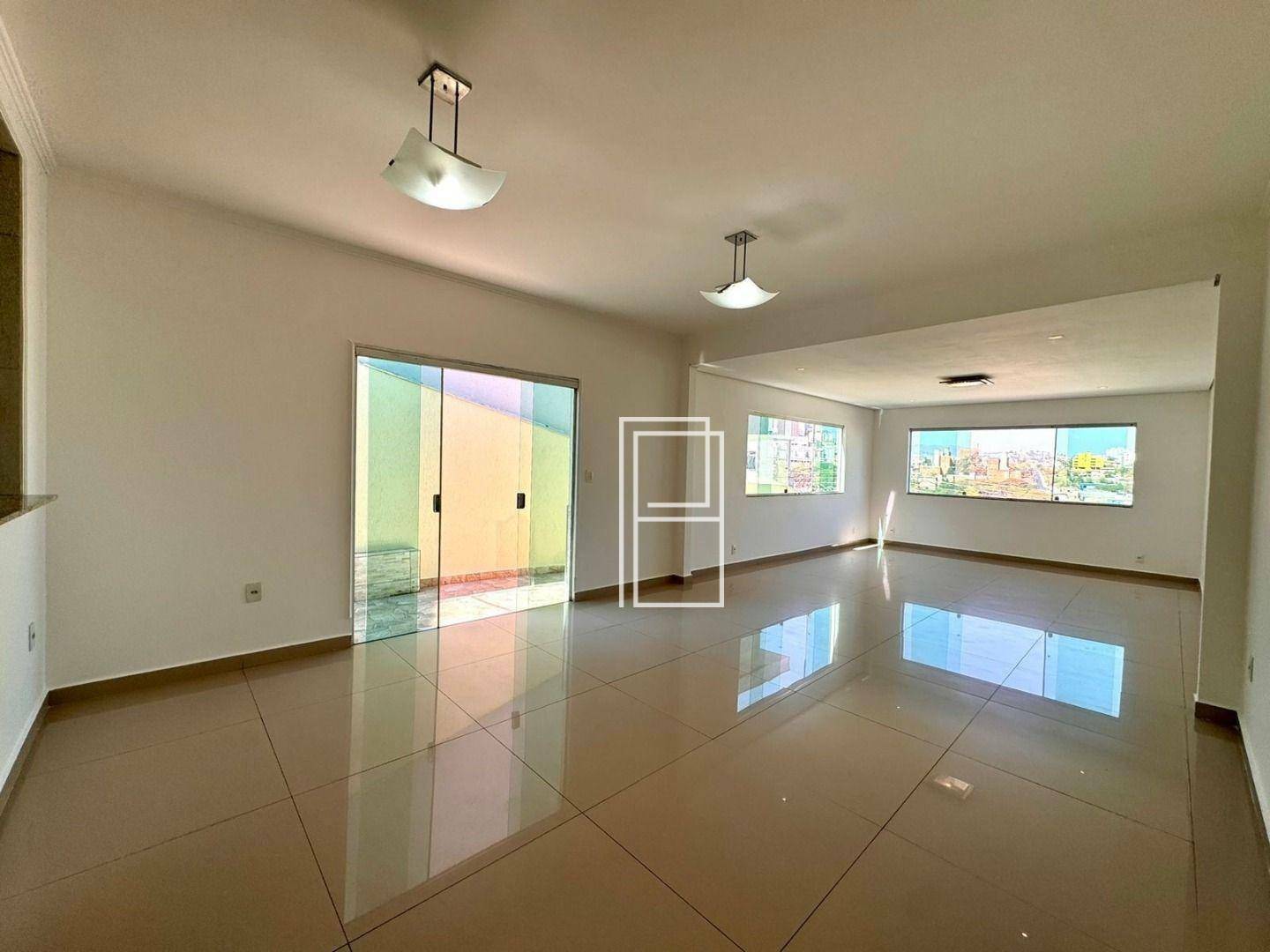 Casa à venda com 4 quartos, 230m² - Foto 8