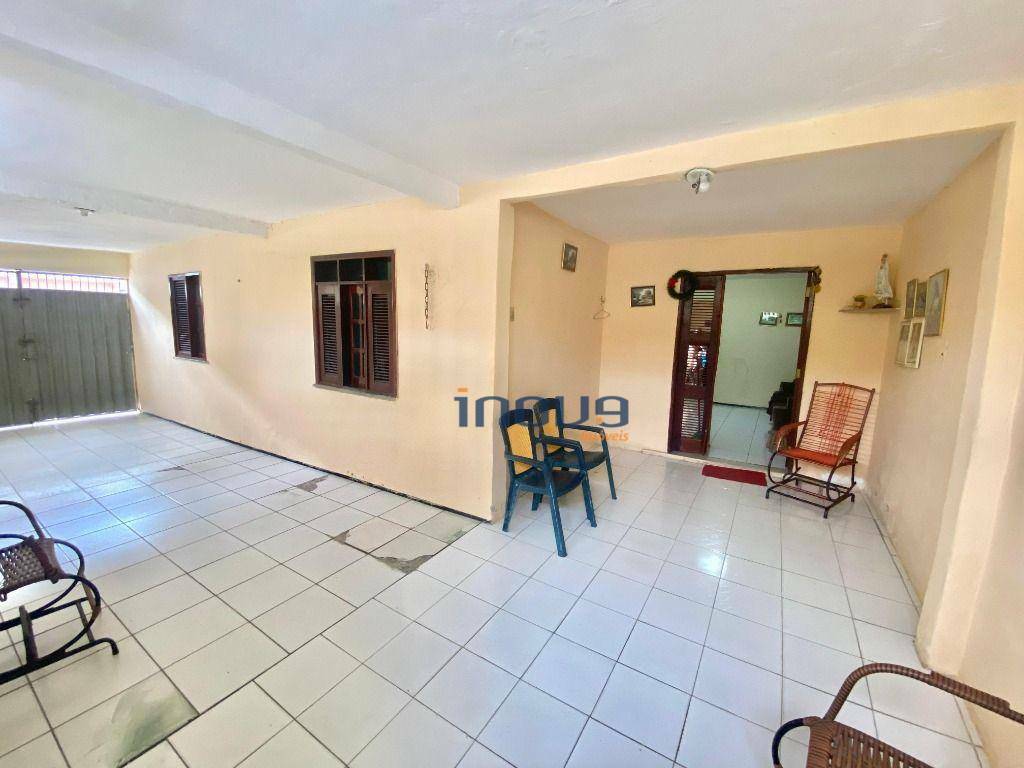 Casa à venda com 3 quartos, 175m² - Foto 1