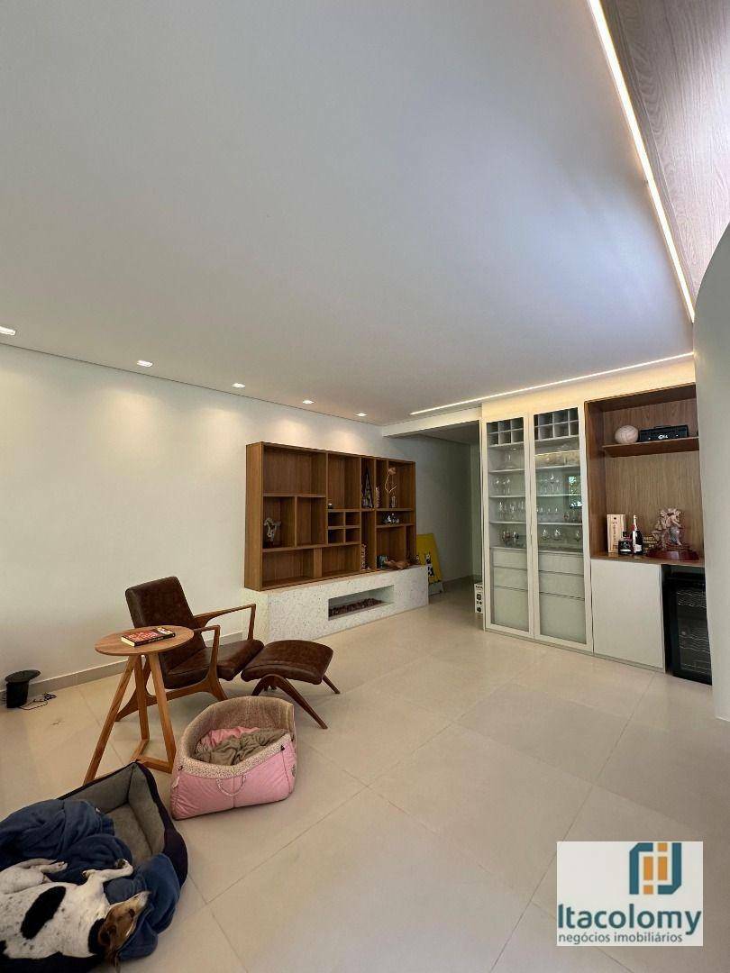 Casa de Condomínio à venda com 4 quartos, 390m² - Foto 2