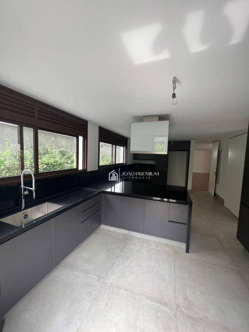 Sobrado à venda com 4 quartos, 377m² - Foto 36