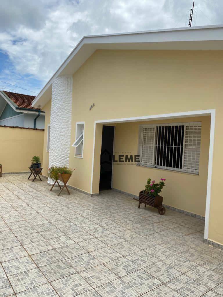 Casa à venda com 3 quartos, 220m² - Foto 1