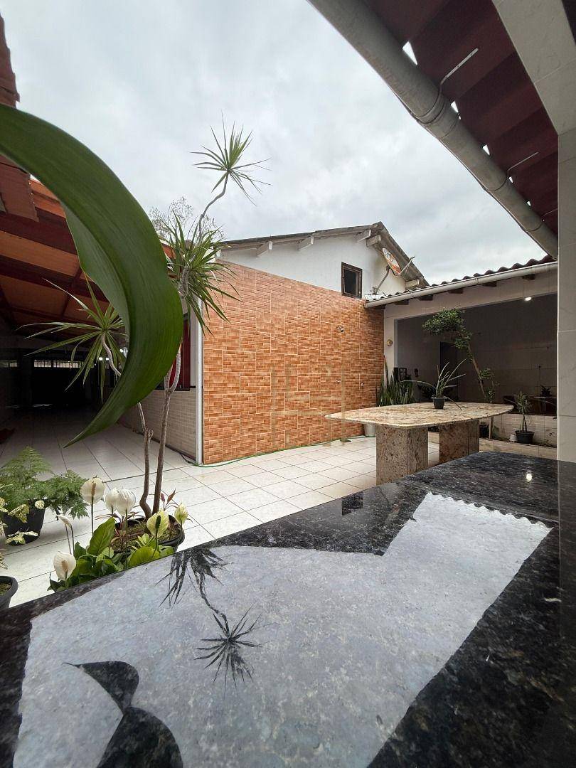 Casa, 3 quartos, 242 m² - Foto 4