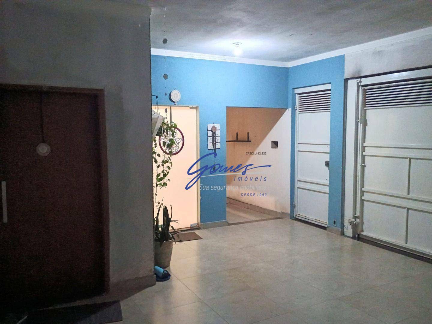 Casa à venda com 3 quartos, 210m² - Foto 2