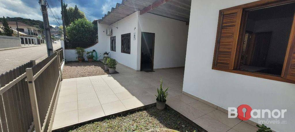 Casa à venda com 2 quartos, 100m² - Foto 2