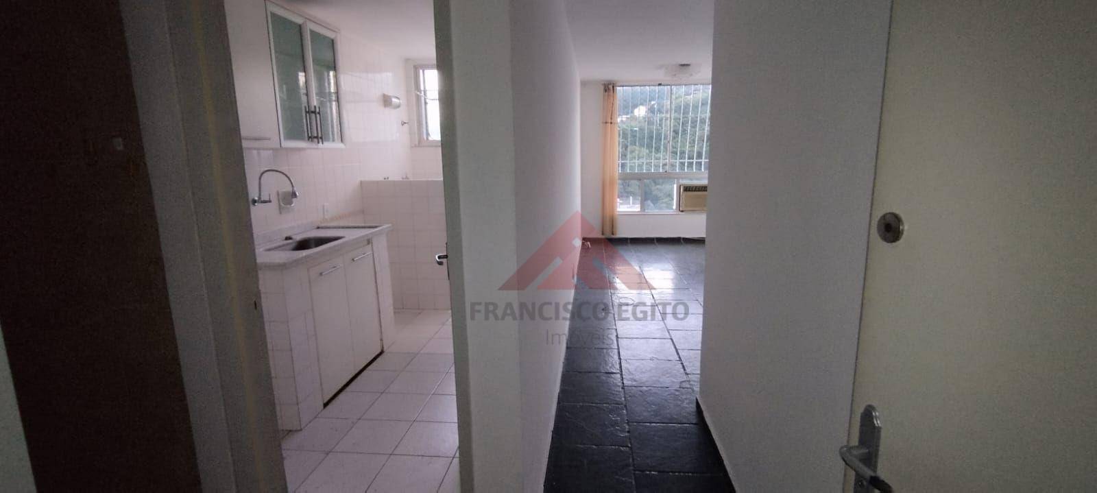 Apartamento à venda com 2 quartos, 62m² - Foto 5
