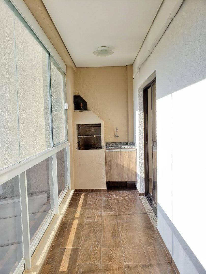 Apartamento à venda com 2 quartos, 70m² - Foto 1