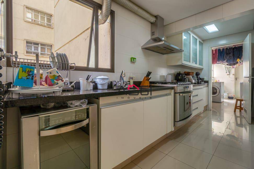 Apartamento à venda com 3 quartos, 154m² - Foto 17