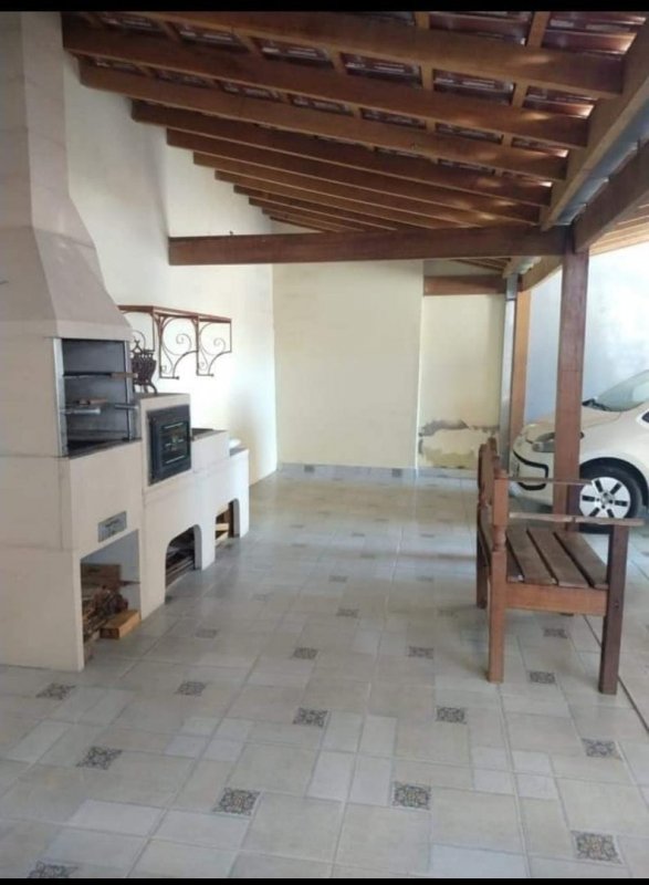 Casa à venda com 4 quartos, 190m² - Foto 2