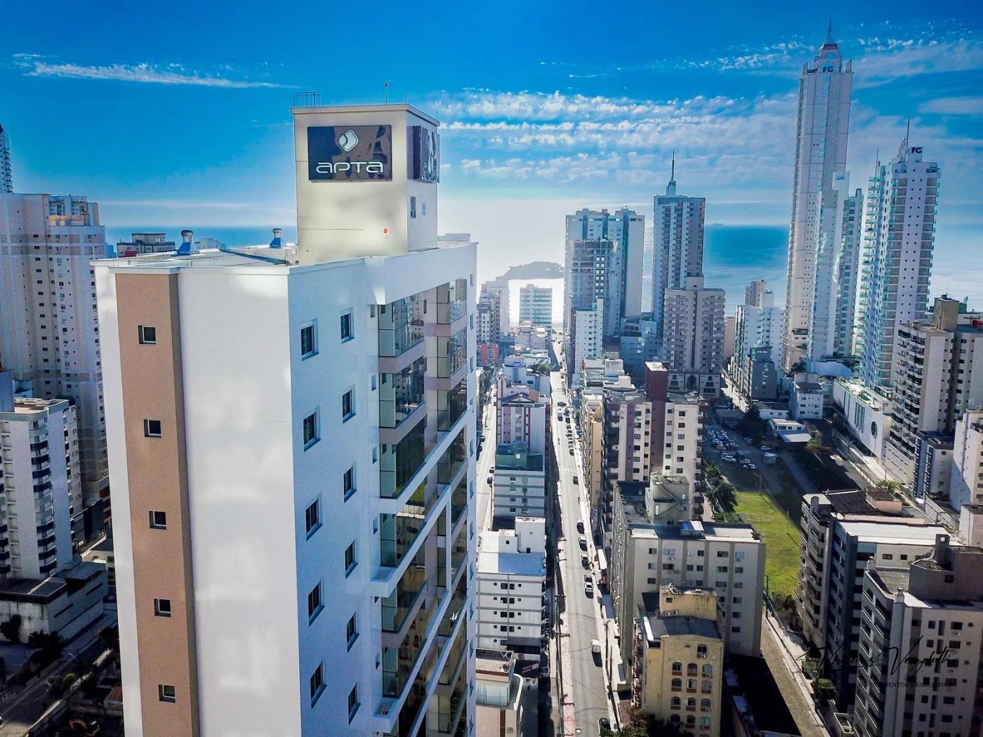 Apartamento à venda com 3 quartos, 135m² - Foto 1