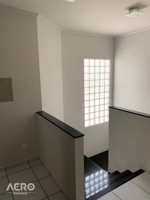 Casa à venda com 4 quartos, 215m² - Foto 5