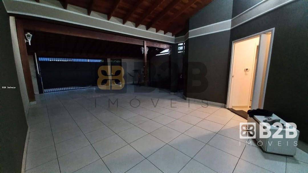 Casa à venda com 3 quartos, 250m² - Foto 6