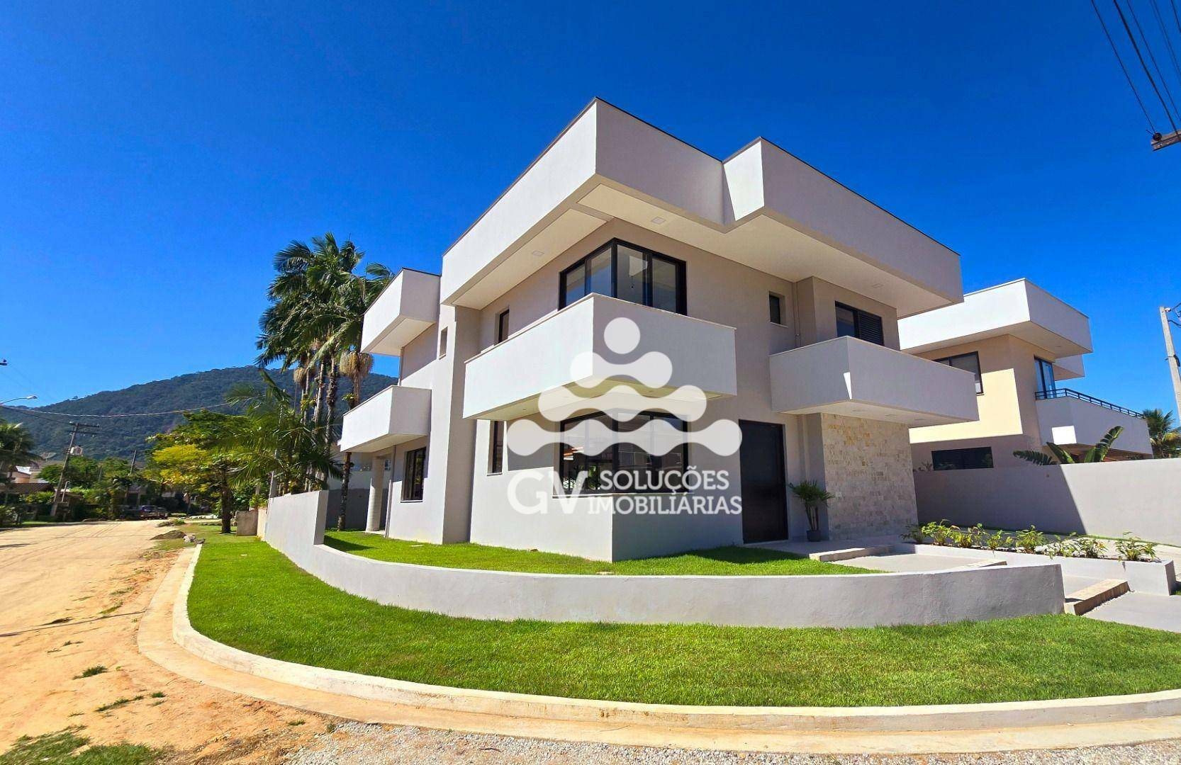 Casa de Condomínio à venda com 4 quartos, 272m² - Foto 1