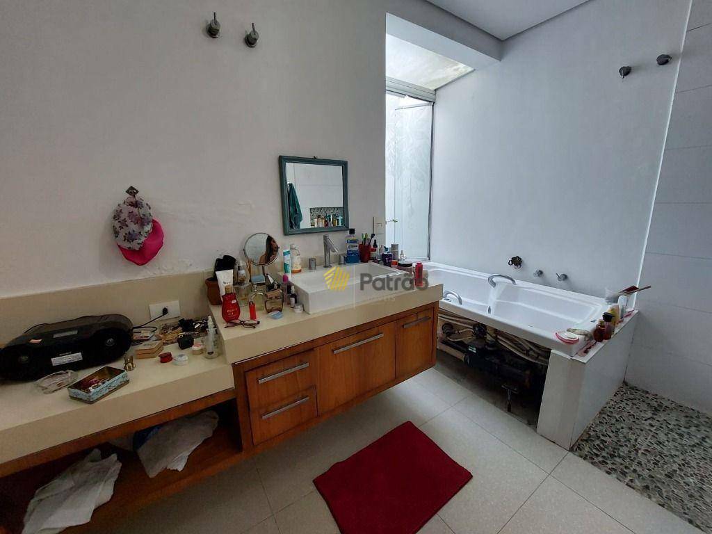 Sobrado à venda com 4 quartos, 384m² - Foto 31