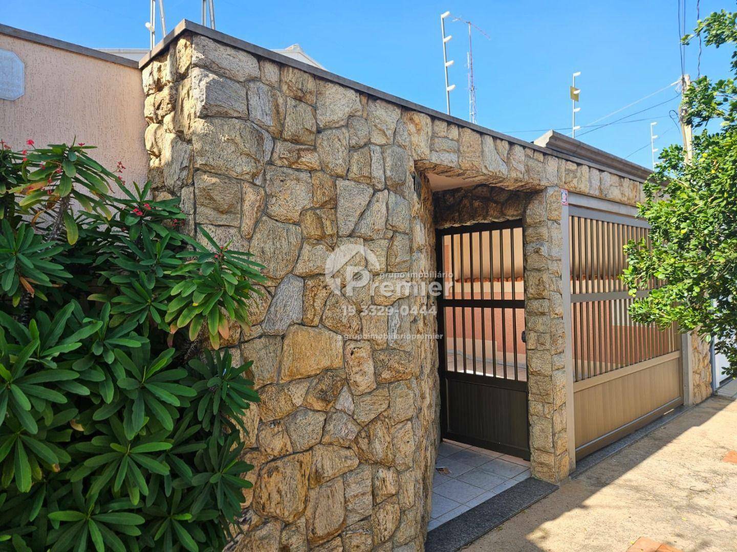 Casa à venda com 3 quartos, 202m² - Foto 1